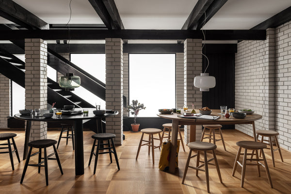 Alle Table Round Table 150 cm / 59 in Media Black Oak by Staffan Holm - Hem
