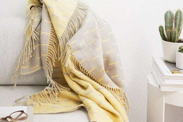 Kenno Throw Black / White by Sylvain Willenz - Hem